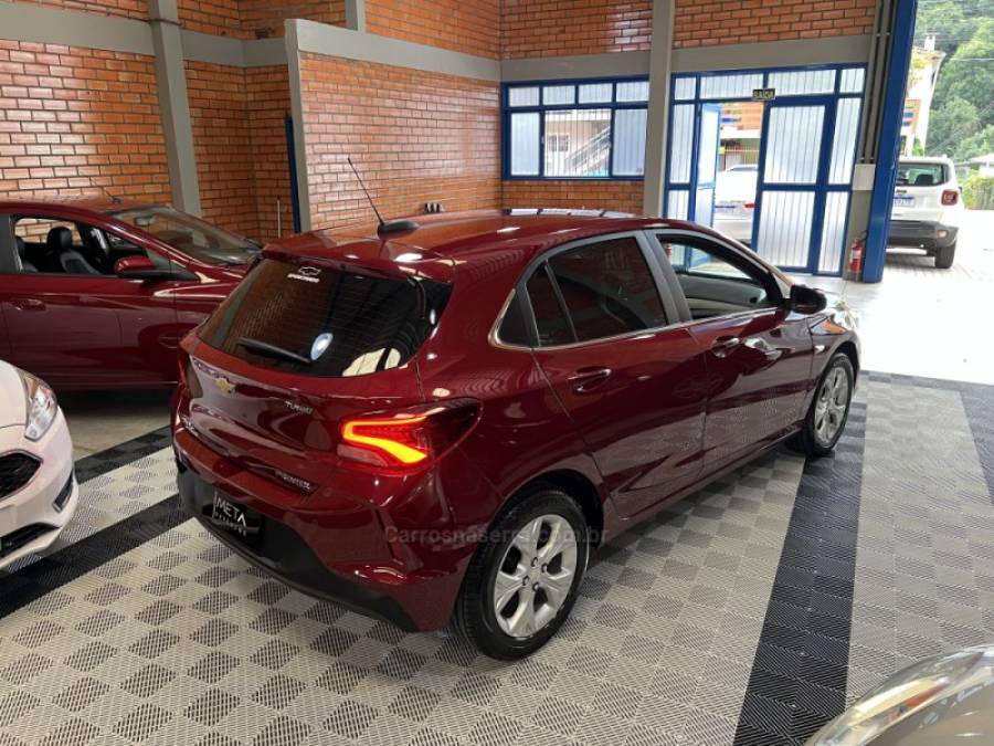 CHEVROLET - ONIX - 2020/2020 - Vermelha - R$ 81.990,00