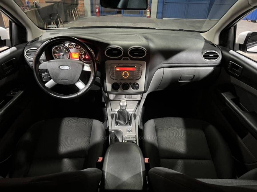 FORD - FOCUS - 2012/2013 - Branca - R$ 48.990,00