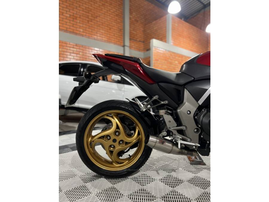HONDA - CB 1000R - 2012/2013 - Vermelha - R$ 54.990,00