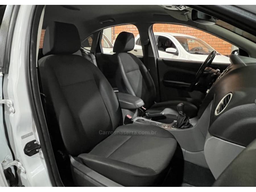 FORD - FOCUS - 2012/2013 - Branca - R$ 48.990,00