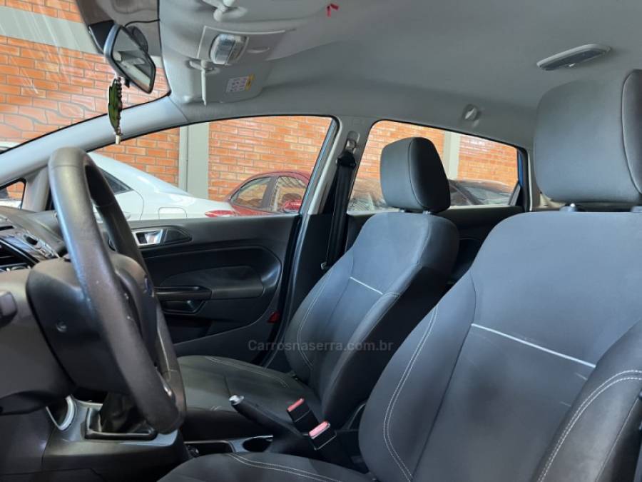 FORD - FIESTA - 2014/2015 - Azul - R$ 51.990,00