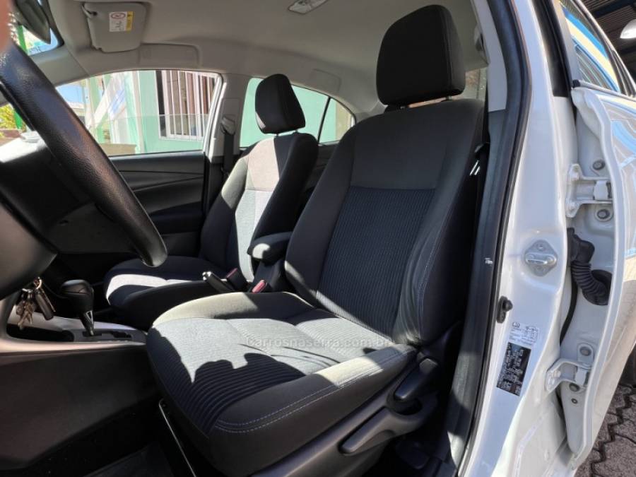 TOYOTA - YARIS - 2020/2020 - Branca - R$ 79.990,00