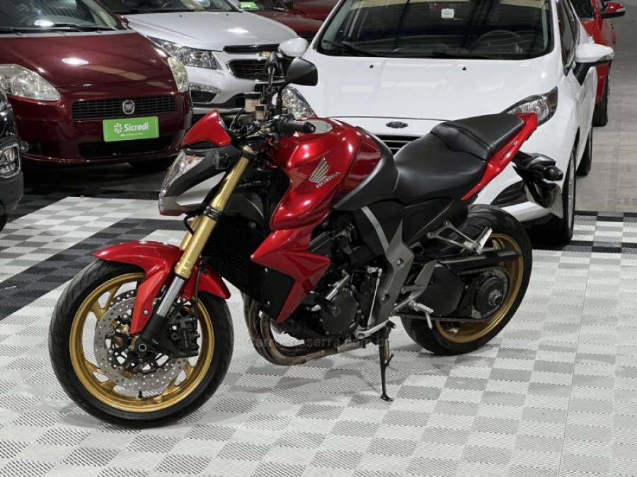HONDA - CB 1000R - 2012/2013 - Vermelha - R$ 54.990,00
