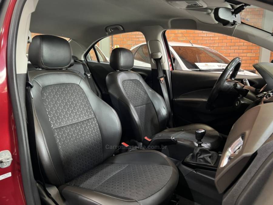 CHEVROLET - PRISMA - 2017/2018 - Vermelha - R$ 67.990,00