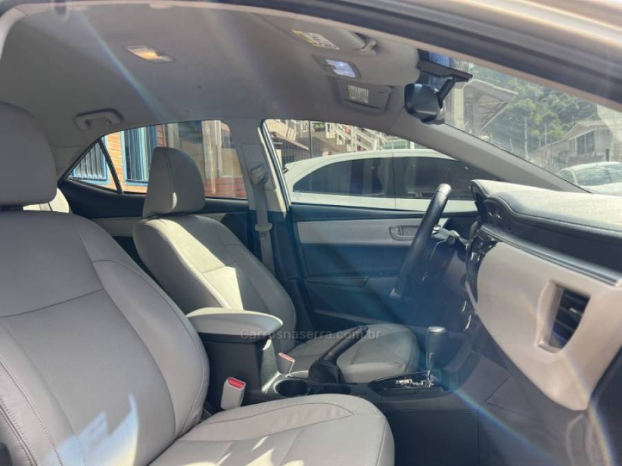 TOYOTA - COROLLA - 2014/2015 - Prata - R$ 86.990,00