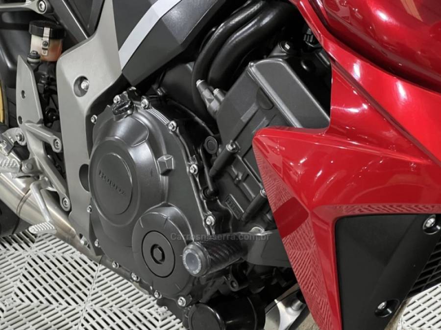 HONDA - CB 1000R - 2012/2013 - Vermelha - R$ 54.990,00