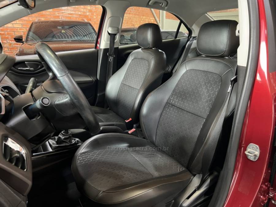 CHEVROLET - PRISMA - 2017/2018 - Vermelha - R$ 67.990,00
