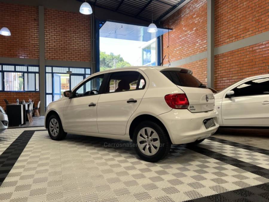 VOLKSWAGEN - GOL - 2014/2015 - Branca - R$ 43.990,00