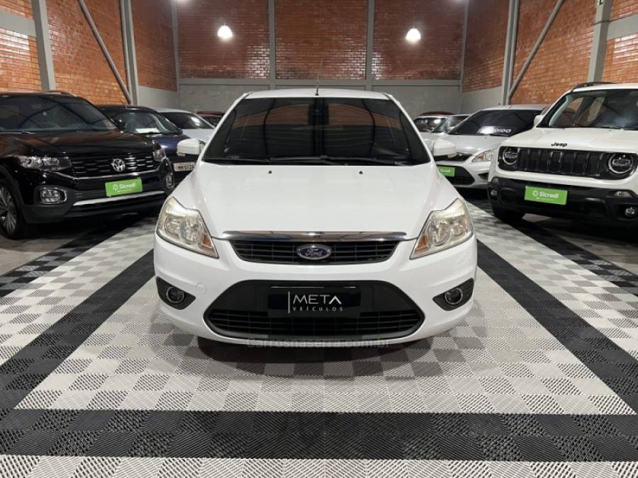 FORD - FOCUS - 2012/2013 - Branca - R$ 48.990,00