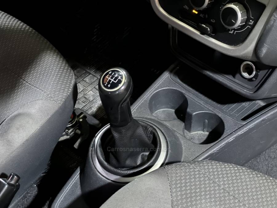 VOLKSWAGEN - VOYAGE - 2011/2012 - Vermelha - R$ 36.990,00