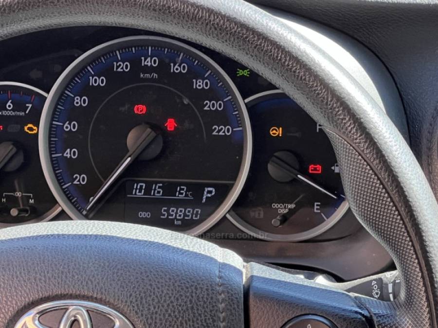 TOYOTA - YARIS - 2020/2020 - Branca - R$ 79.990,00