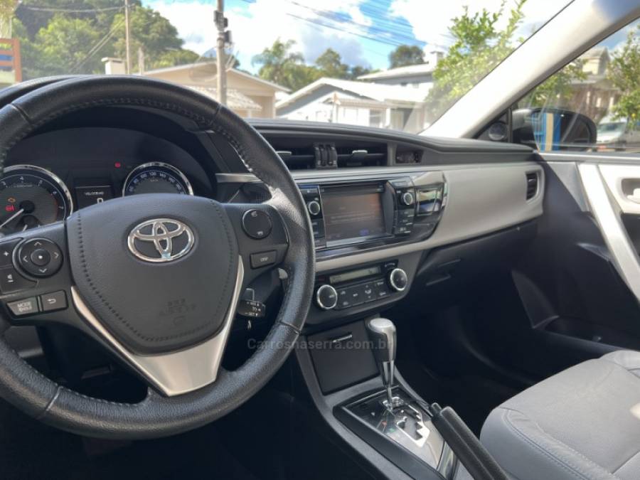TOYOTA - COROLLA - 2014/2015 - Prata - R$ 86.990,00