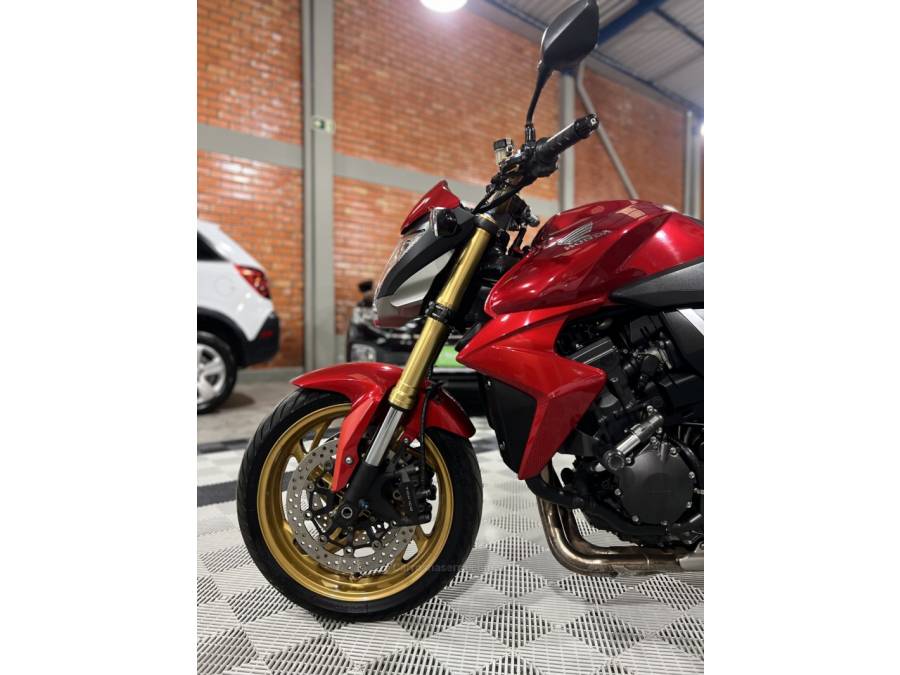HONDA - CB 1000R - 2012/2013 - Vermelha - R$ 54.990,00