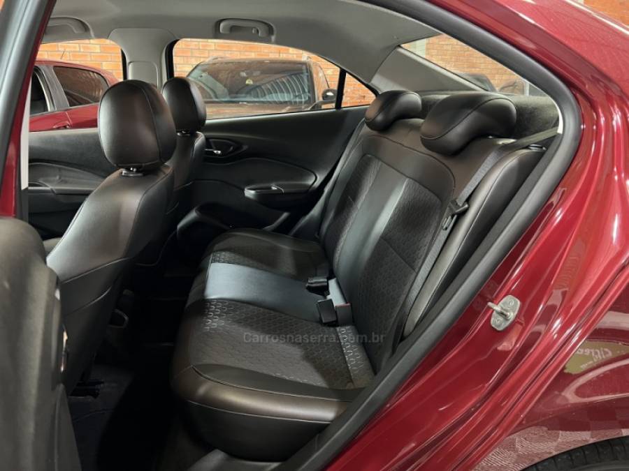 CHEVROLET - PRISMA - 2017/2018 - Vermelha - R$ 67.990,00