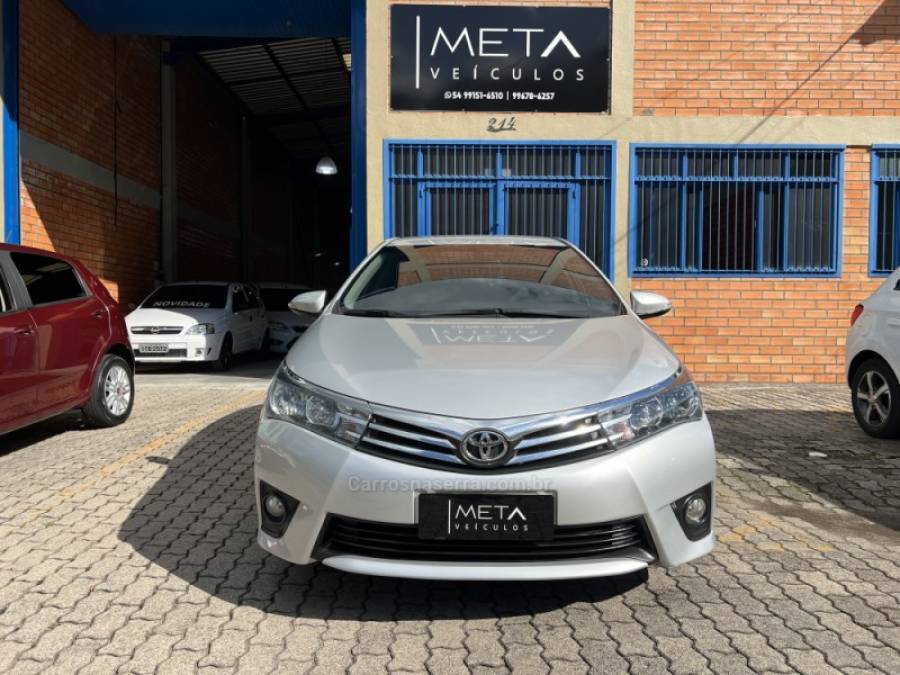 TOYOTA - COROLLA - 2014/2015 - Prata - R$ 86.990,00