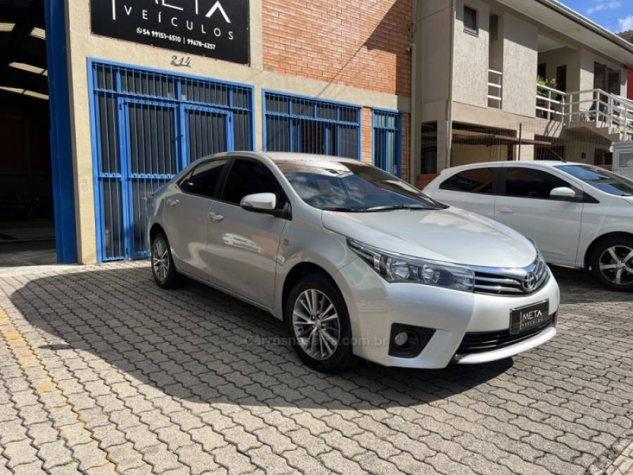 TOYOTA - COROLLA - 2014/2015 - Prata - R$ 86.990,00