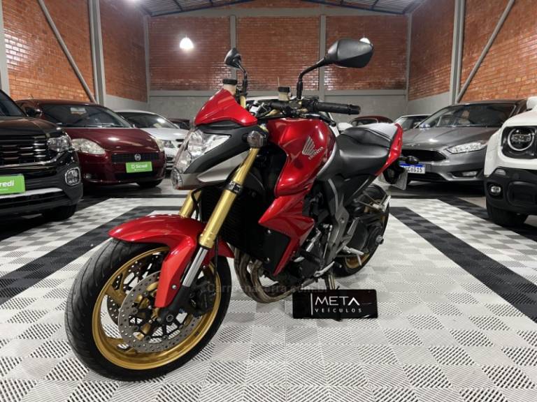 HONDA - CB 1000R - 2012/2013 - Vermelha - R$ 54.990,00
