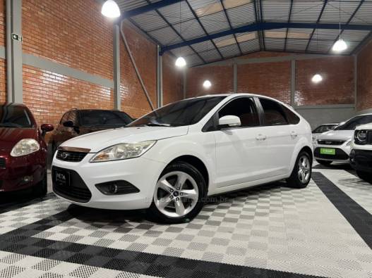 FORD - FOCUS - 2012/2013 - Branca - R$ 48.990,00