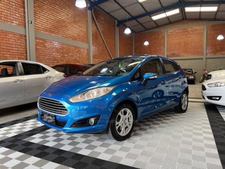 FORD - FIESTA - 2014/2015 - Azul - R$ 51.990,00