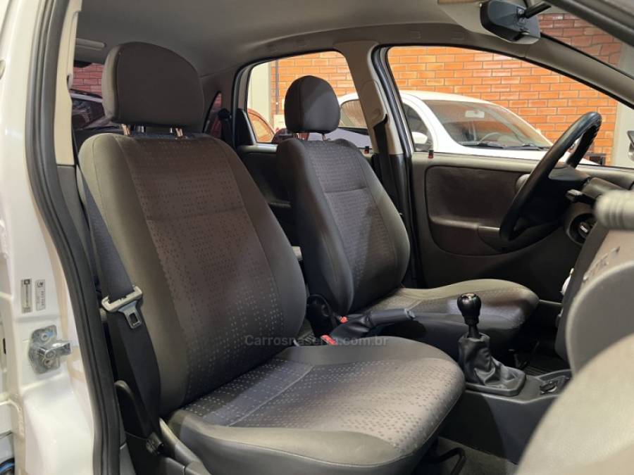 CHEVROLET - CORSA - 2012/2012 - Branca - R$ 36.990,00