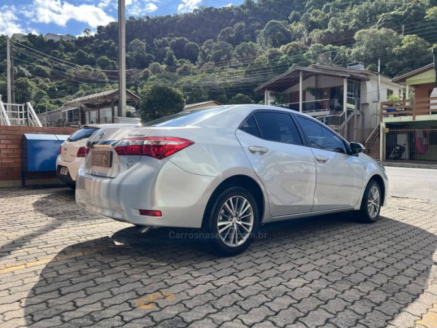 TOYOTA - COROLLA - 2014/2015 - Prata - R$ 86.990,00