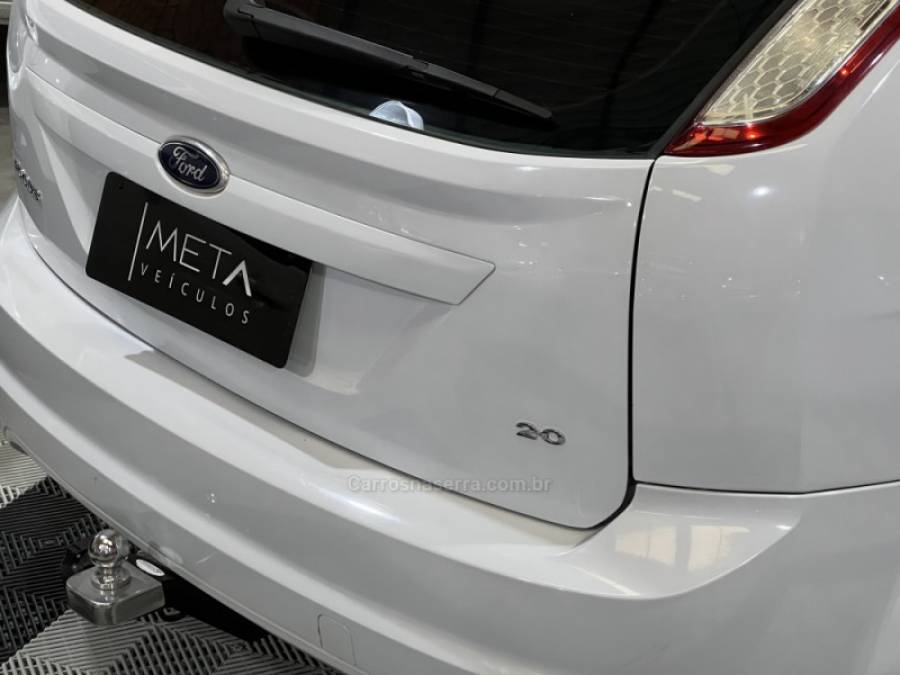 FORD - FOCUS - 2012/2013 - Branca - R$ 48.990,00