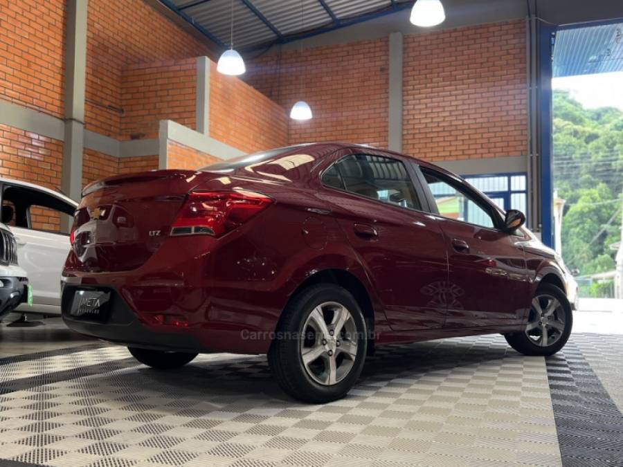 CHEVROLET - PRISMA - 2017/2018 - Vermelha - R$ 67.990,00