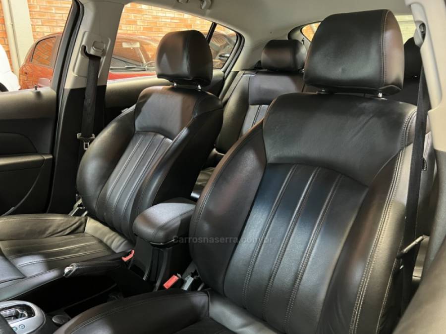 CHEVROLET - CRUZE - 2015/2015 - Branca - R$ 74.990,00