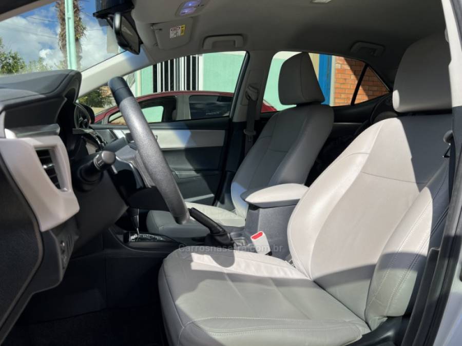 TOYOTA - COROLLA - 2014/2015 - Prata - R$ 86.990,00