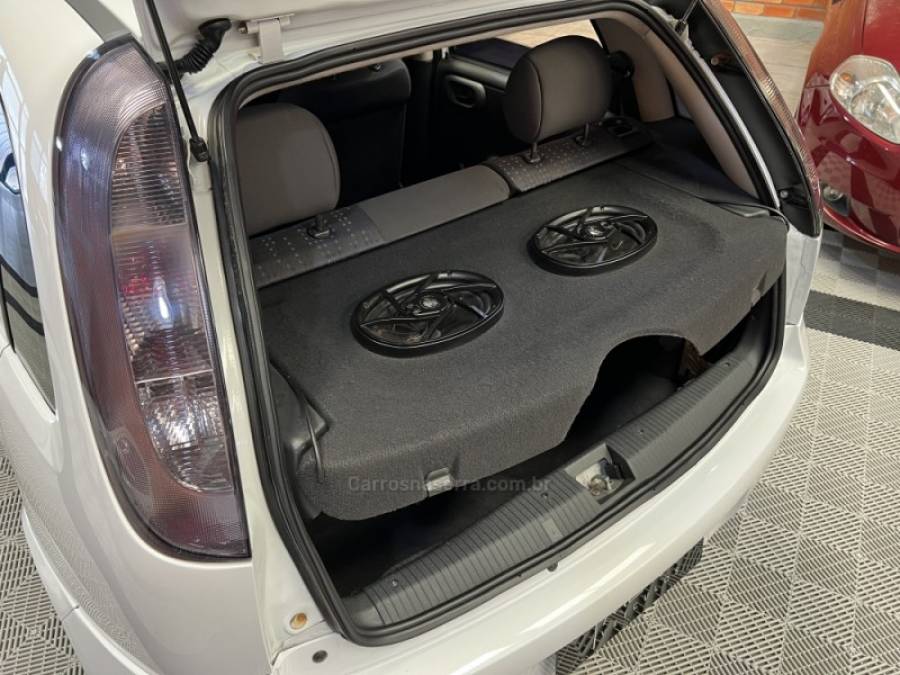CHEVROLET - CORSA - 2012/2012 - Branca - R$ 36.990,00